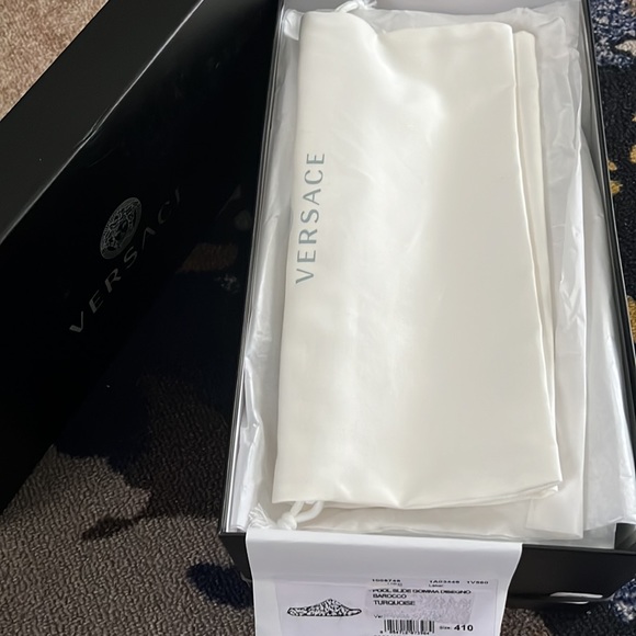 NIB Versace Pool Slides - Picture 6 of 7